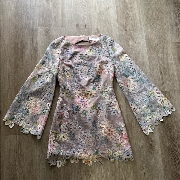 Elliatt Dresses & Skirts - elliatt jacinta taupe floral lace embroidered long sleeve mini dress small NEW
